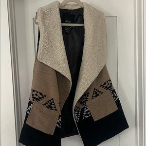 Moa Moa Women's Cream and Black Patterned Vest